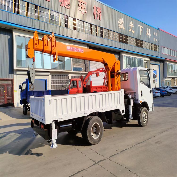 铜锣乡三轮随车吊定制 农用改装机自备吊中瑞长期出售